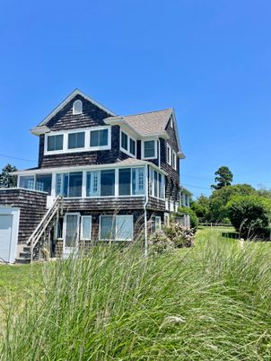 Backyard, Exterior, Facade, Queen Anne Victorian