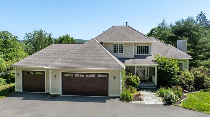 Attached, Exterior, Facade, Cape Cod