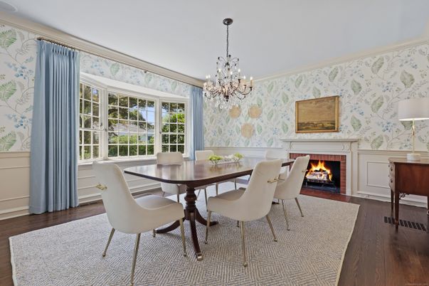 Chandelier, Dining room, Fireplace, Interior, Wood Texture Flooring
