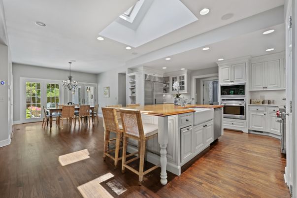 Chandelier, Dining room, Interior, Kitchen, Recessed Lighting, Stainless Steel Appliances, Wood Texture Flooring
