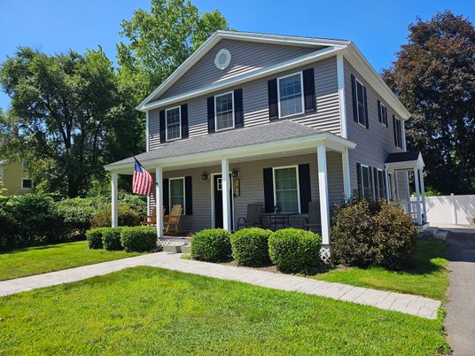 Exterior, Facade, American Foursquare