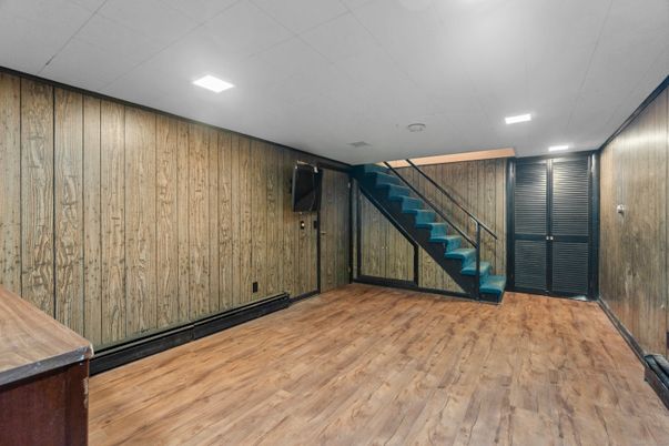 Empty room, Interior, Recessed Lighting, Wood Texture Flooring, Wooden Walls
