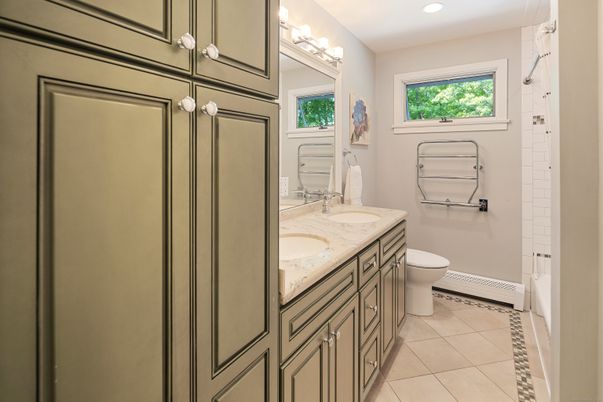 Bathroom, Dual Sink Vanities, Interior, Recessed Lighting