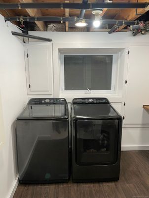 Interior, Washer, Wood Texture Flooring