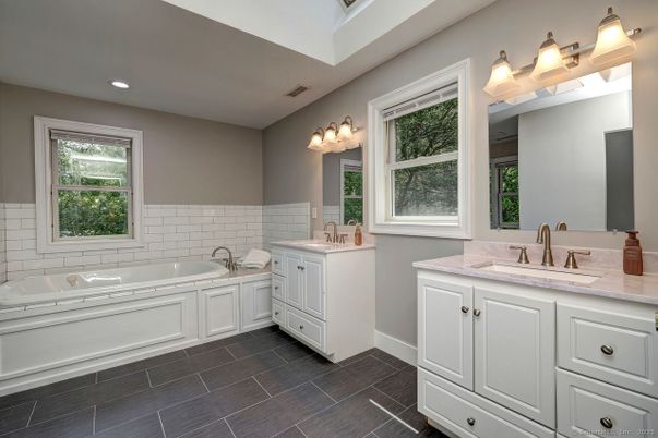 Bathroom, Dual Sink Vanities, Interior, Recessed Lighting