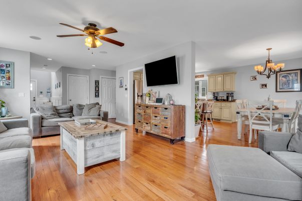 Chandelier, Dining room, Interior, Living room, Recessed Lighting, Wood Texture Flooring