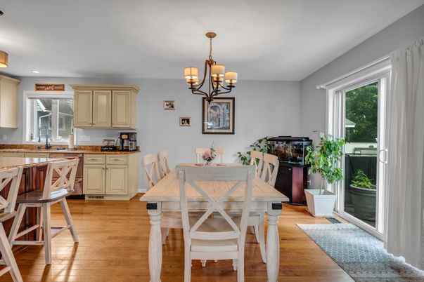Chandelier, Dining room, Interior, Recessed Lighting, Wood Texture Flooring