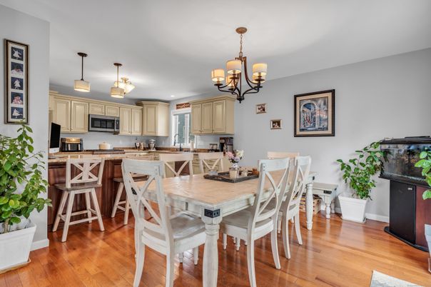 Chandelier, Dining room, Interior, Kitchen, Pendant Lights, Recessed Lighting, Wood Texture Flooring
