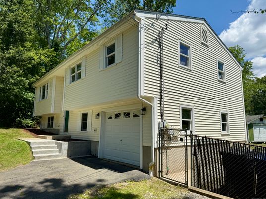 Attached, Exterior, Facade, Rowhouse