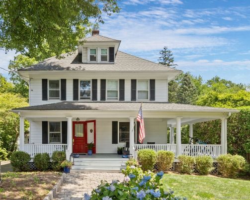 Exterior, Facade, American Foursquare