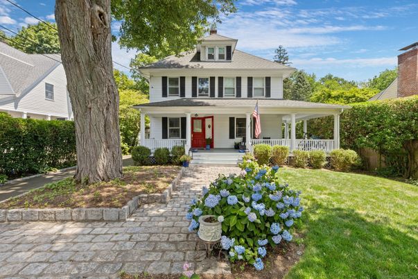 Exterior, Facade, American Foursquare