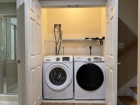 Interior, Utility Closets, Washer, Wood Texture Flooring