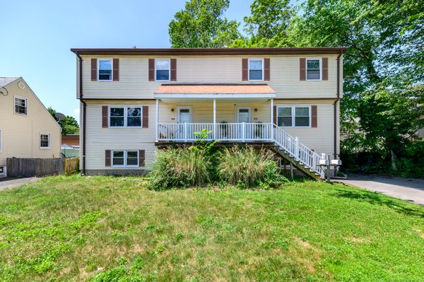 Exterior, Facade, Raised Ranch