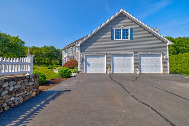Attached, Exterior, Facade, American Craftsman