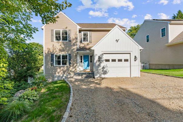 Attached, Exterior, Facade, Farmhouse