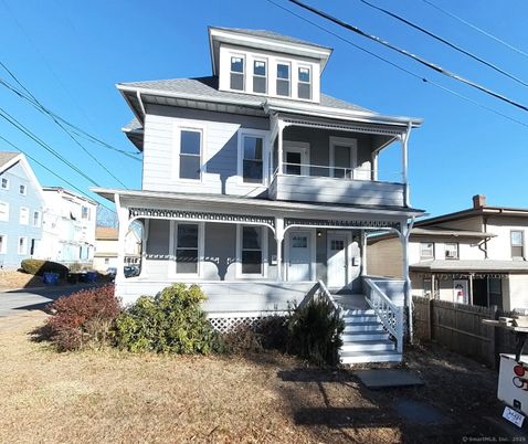 Exterior, Facade, American Foursquare
