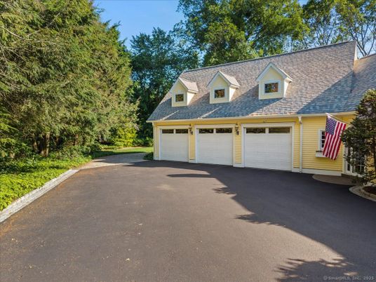 Attached, Exterior, Facade, Cape Cod