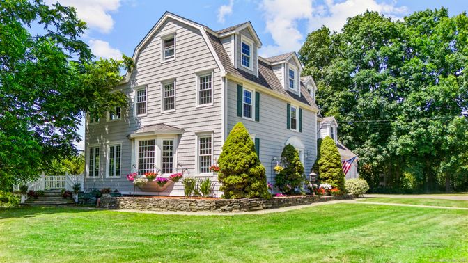 Backyard, Exterior, Facade, Queen Anne Victorian