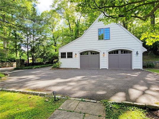 Attached, Exterior, Facade, Farmhouse