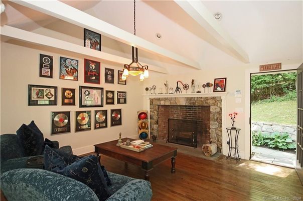 Fireplace, Interior, Living room, Pendant Lights, Recessed Lighting, Wood Texture Flooring