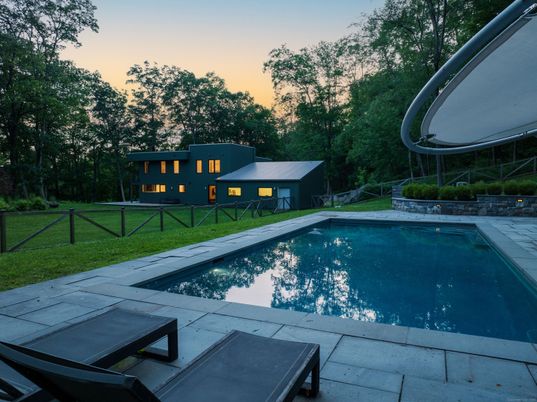 Exterior, Playground, Pool