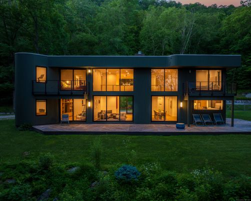 Backyard, Exterior, Facade, Modern