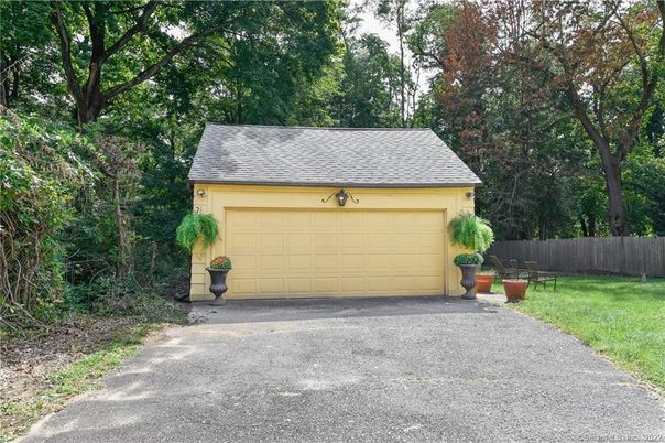 Detached Garage, Exterior