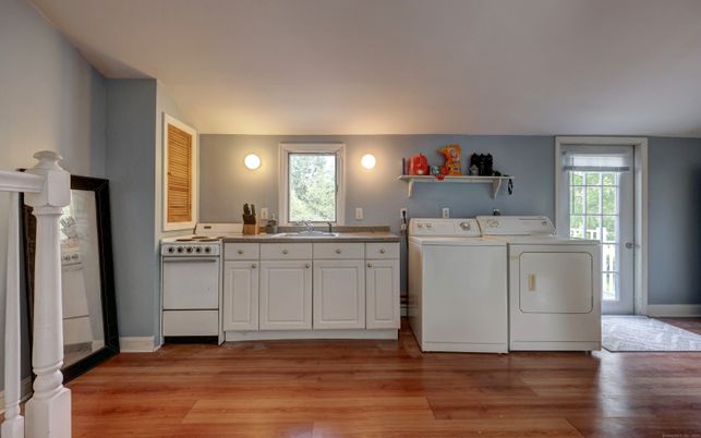 Interior, Washer, Wood Texture Flooring
