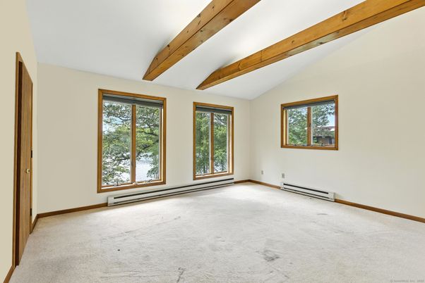 Empty room, Interior, Wooden Beams