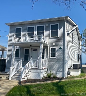 Exterior, Facade, American Foursquare