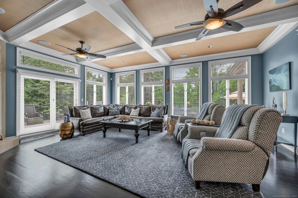 Interior, Living room, Recessed Lighting, Sun Room, Wood Texture Flooring