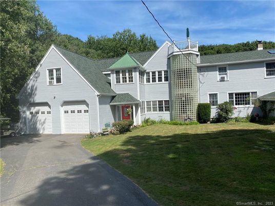 Attached, Exterior, Facade, Farmhouse