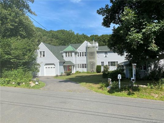 Attached, Exterior, Facade, Queen Anne Victorian