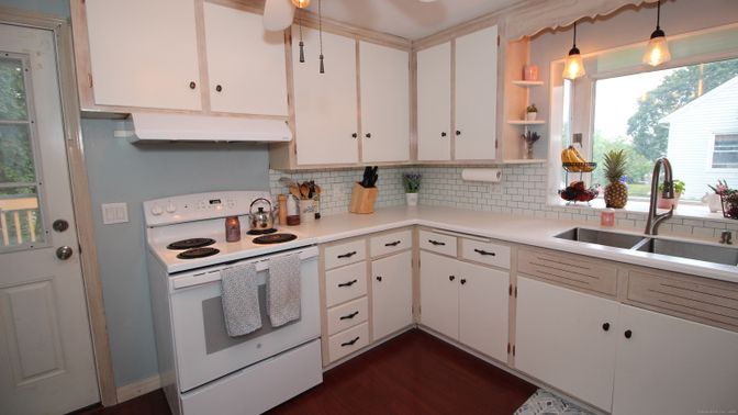 Interior, Kitchen, Pendant Lights, Wood Texture Flooring