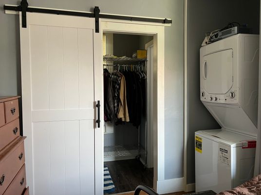 Interior, Utility Closets, Washer, Wood Texture Flooring