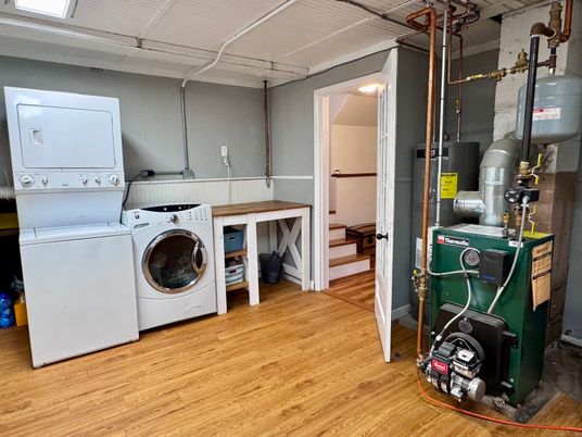 Interior, Utility Closets, Washer, Wood Texture Flooring