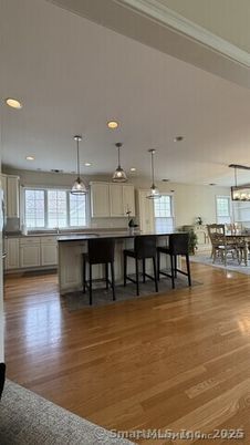 Chandelier, Dining room, Interior, Kitchen, Pendant Lights, Recessed Lighting, Wood Texture Flooring