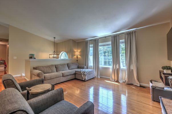 Interior, Living room, Pendant Lights, Wood Texture Flooring