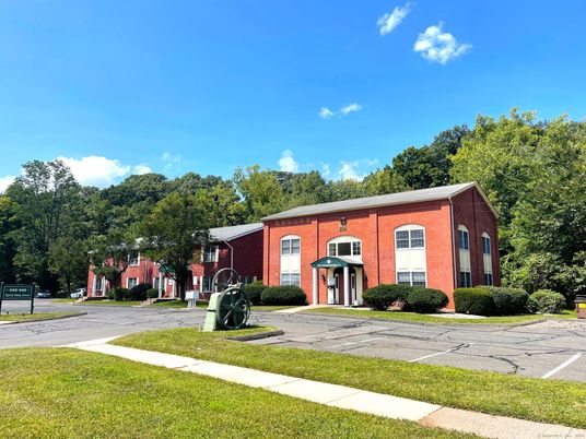 Backyard, Exterior, Facade, Brick Facade, Georgian