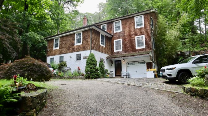 Attached, Exterior, Facade, Brick Facade, Georgian
