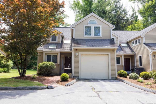 Attached, Exterior, Facade, Farmhouse
