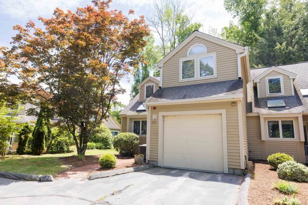 Attached, Exterior, Facade, American Craftsman