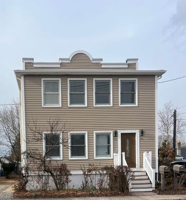Exterior, Facade, American Foursquare