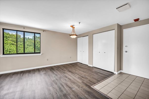 Empty room, Interior, Pendant Lights, Wood Texture Flooring
