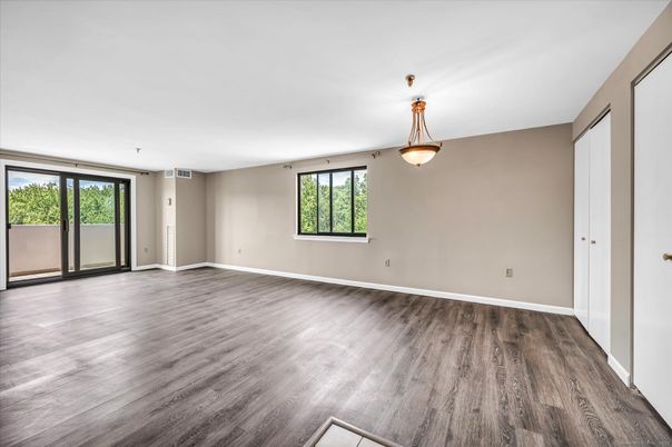 Empty room, Interior, Pendant Lights, Wood Texture Flooring