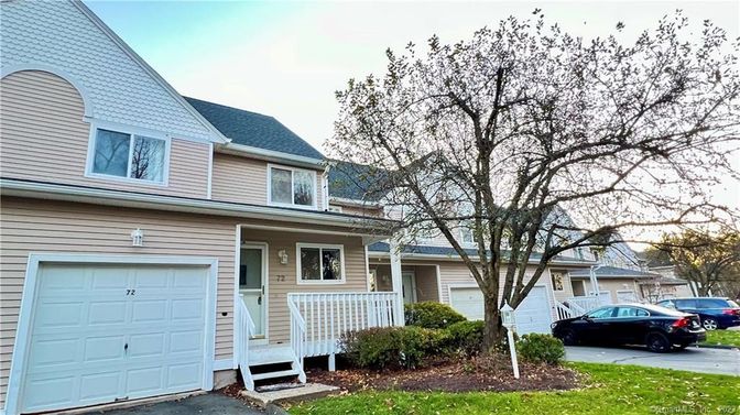 Attached, Exterior, Facade, Cape Cod