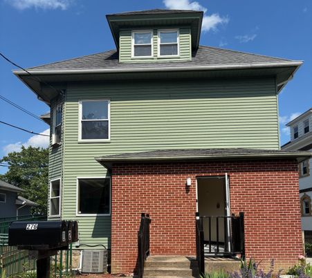 Exterior, Facade, Brick Facade, American Foursquare