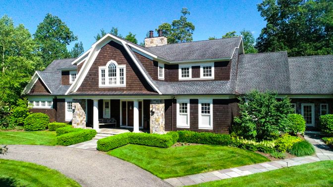 Exterior, Facade, Ranch