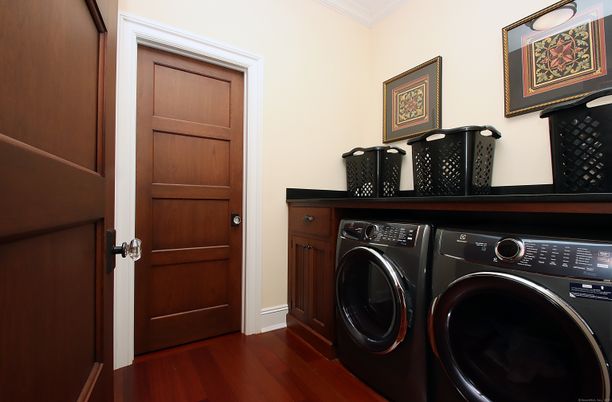 Interior, Washer, Wood Texture Flooring