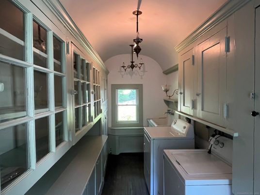 Interior, Washer, Wood Texture Flooring